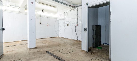 205m² Commercial property in Oeiras, Portugal No. 58654 15