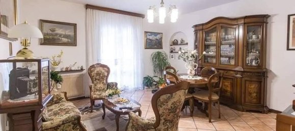 6 rooms House in Salsomaggiore Terme, Italy No. 251131 10