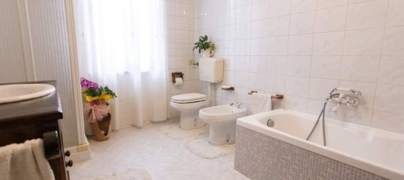 6 rooms House in Salsomaggiore Terme, Italy No. 251131 2