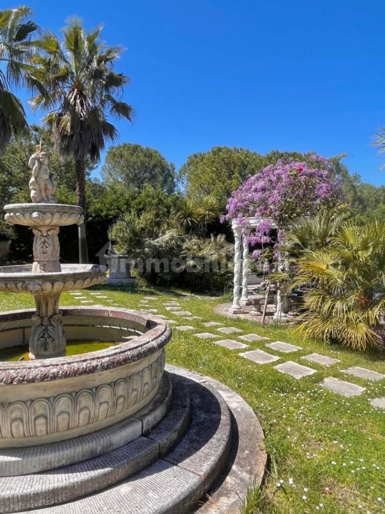 4 bedrooms Villa in Cappelle sul Tavo, Italy No. 339786