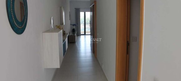 2 bedrooms Penthouse in Sliema, Malta No. 9156 3