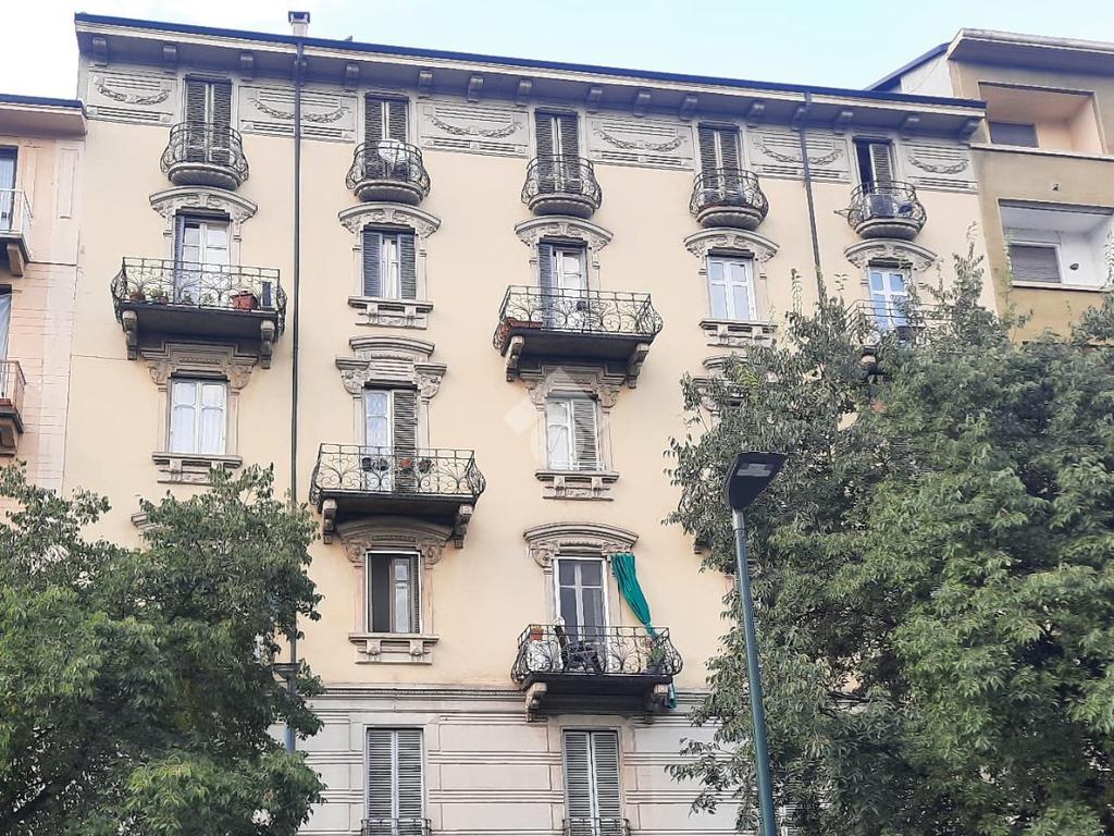 3 bedrooms Apartment in Turin, Italy No. 378889