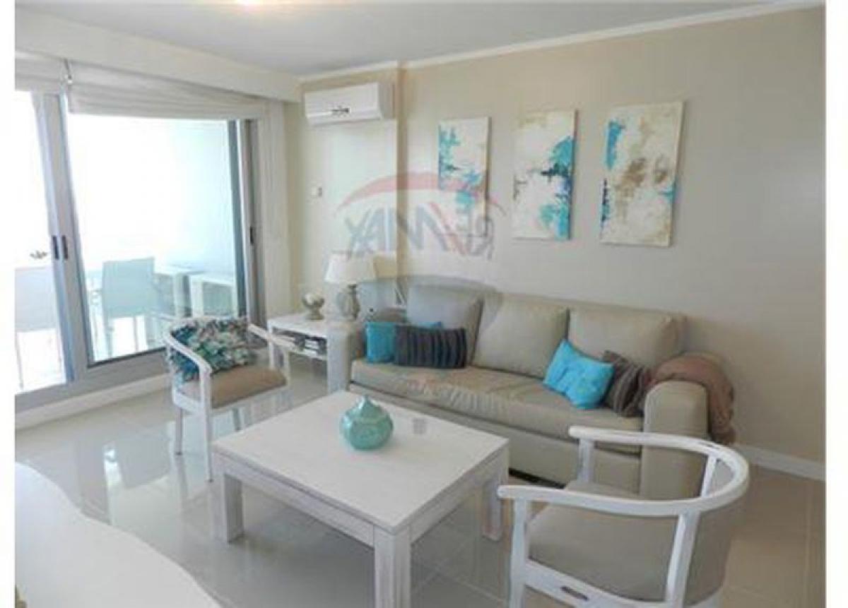 Apartamento de 3 dormitorios en Punta del Este, Uruguay No. 9482