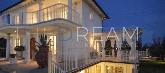 5 bedrooms Villa in Forte dei Marmi, Italy No. 35781 10
