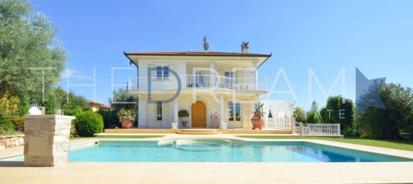 5 bedrooms Villa in Forte dei Marmi, Italy No. 35781 4