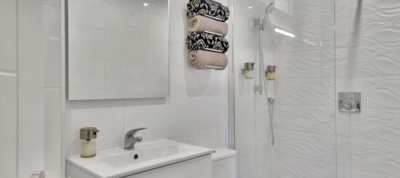 2 bedrooms Apartment in Benahavis, Spain No. 180649 9