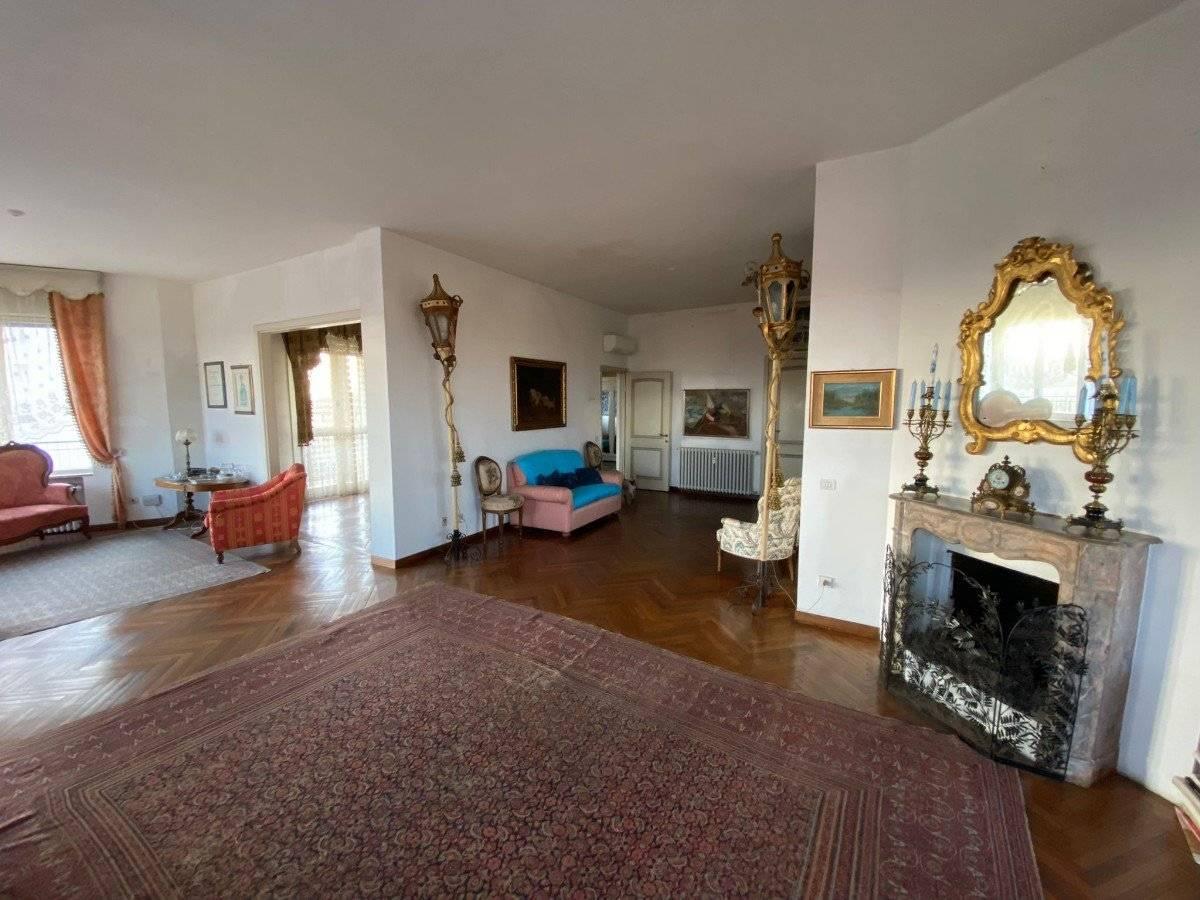 4 rooms Apartment in Reggio Emilia, Italy No. 162723