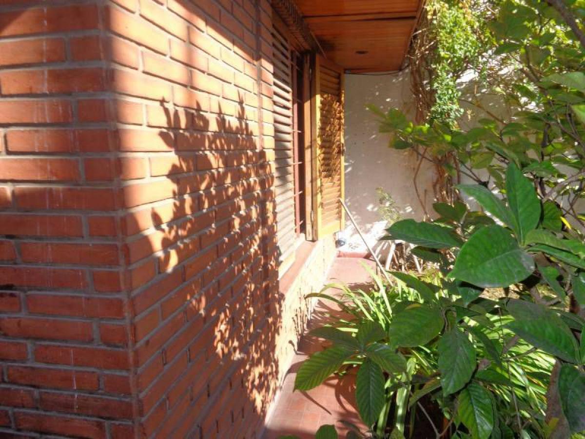 2 bedrooms House in Lanus, Argentina No. 20295