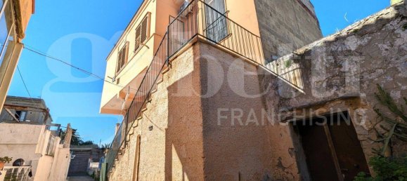 2 Schlafzimmer Haus in Monte di Procida, Italy, Nr. 58006 2
