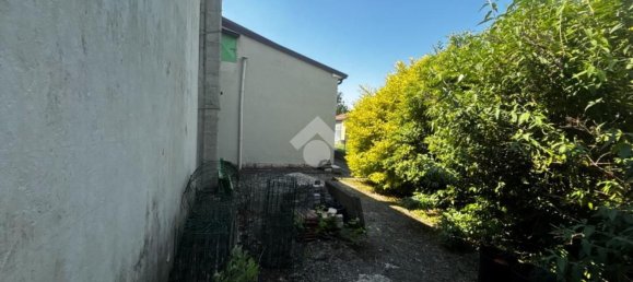 Apartamento de 2 dormitorios en San Benedetto Po, Italy No. 359690 19