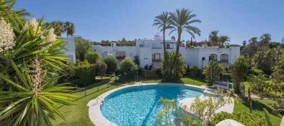 3 bedrooms Townhouse in Estepona, Spain No. 96844 4