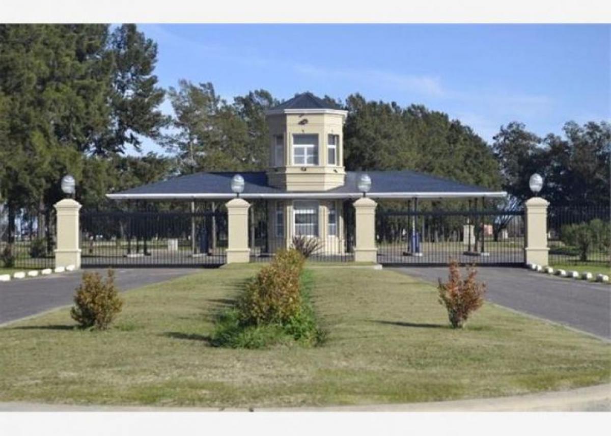 800m² Commercial property in Esteban Echeverria, Argentina No. 24175