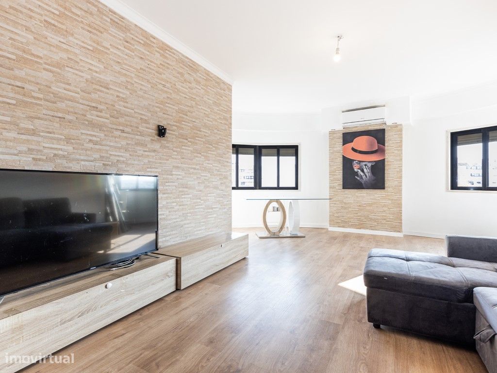 Apartamento de 2 dormitorios en Loures, Portugal No. 302508