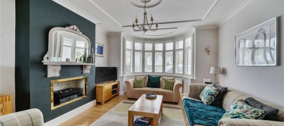 4 bedrooms House in Harrow, United Kingdom No. 12168 3