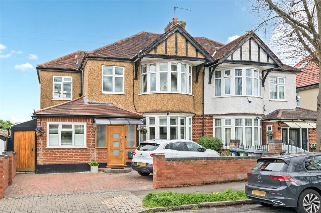 4 bedrooms House in Harrow, United Kingdom No. 12168