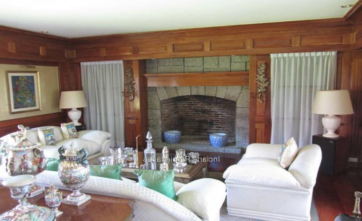 5 bedrooms House in Montevideo, Uruguay No. 10476