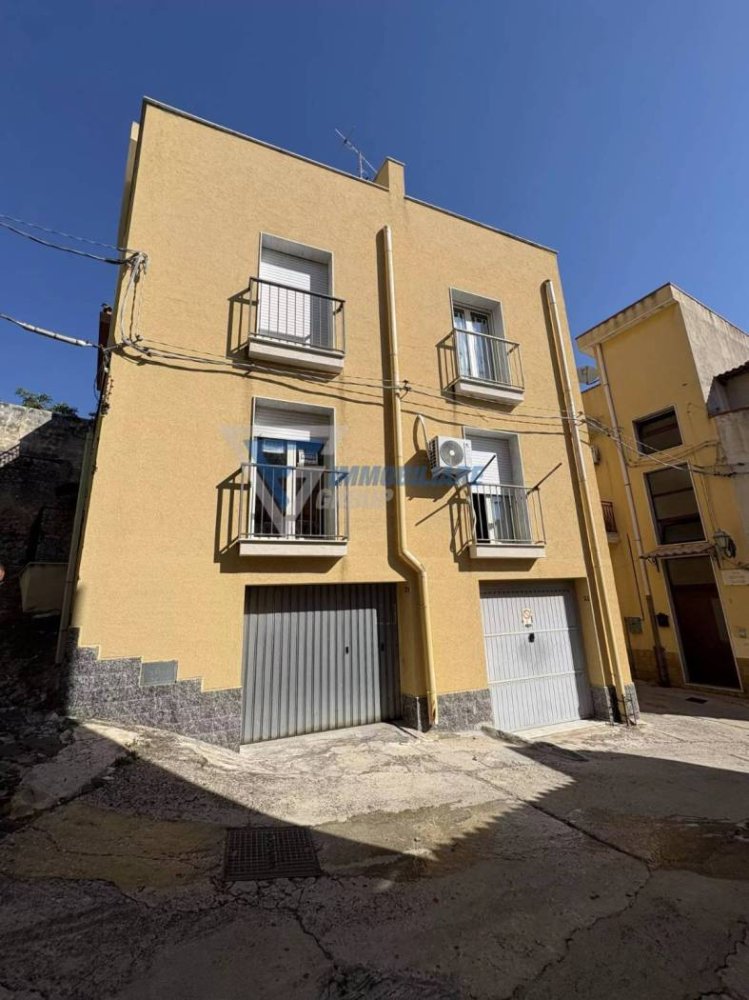 Edifício de 3 divisões em Melilli, Italy N.º 280657