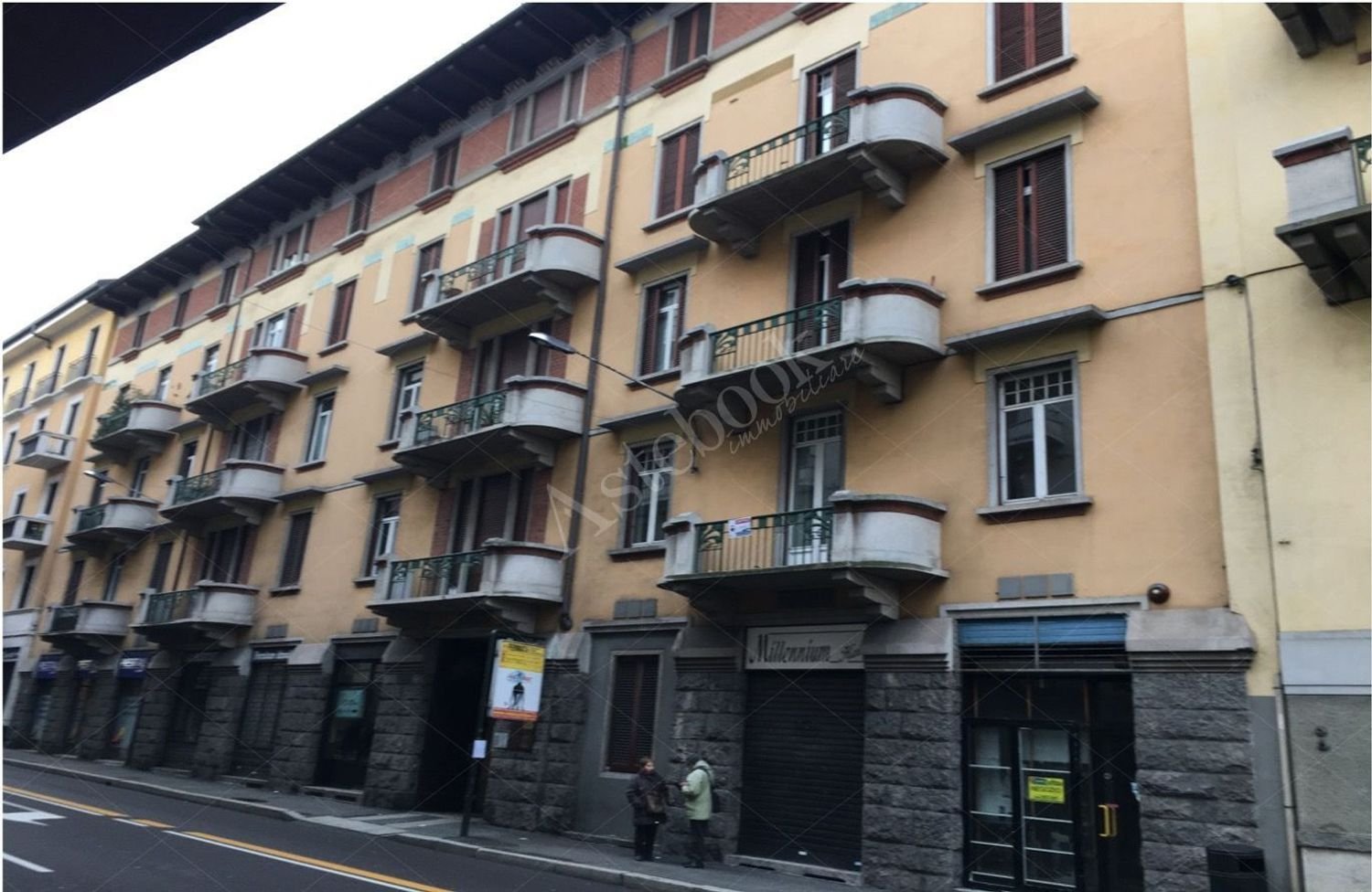 Коммерческая недвижимость 27м² в Варесе, Италия № 336413