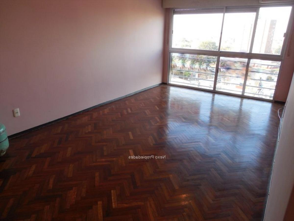 Apartamento de 3 dormitorios en Montevideo, Uruguay No. 3927