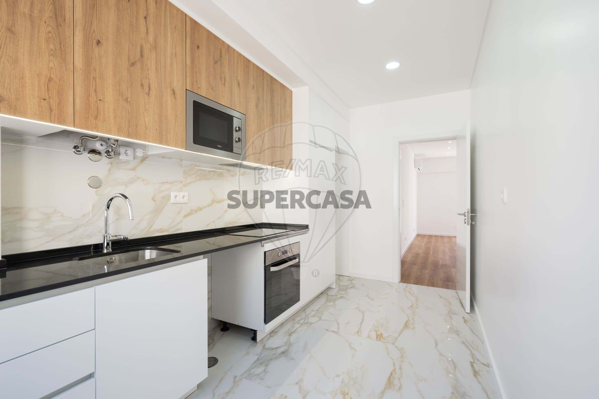 3 bedrooms Apartment in Odivelas, Portugal No. 221053