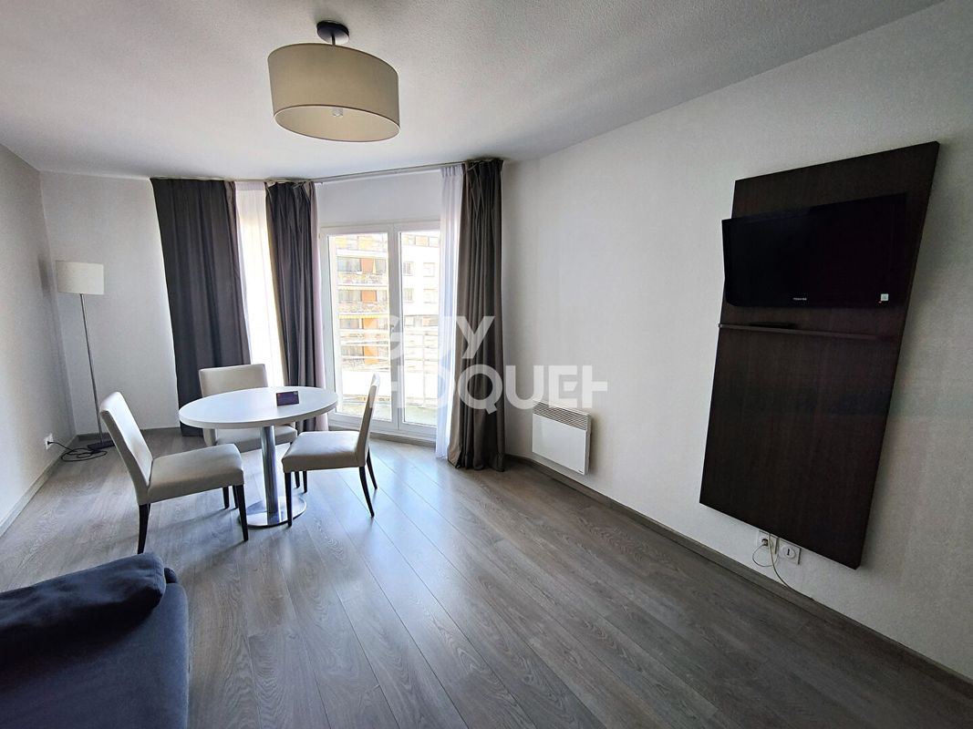 1 chambre Appartement à Courbevoie, France No. 167624