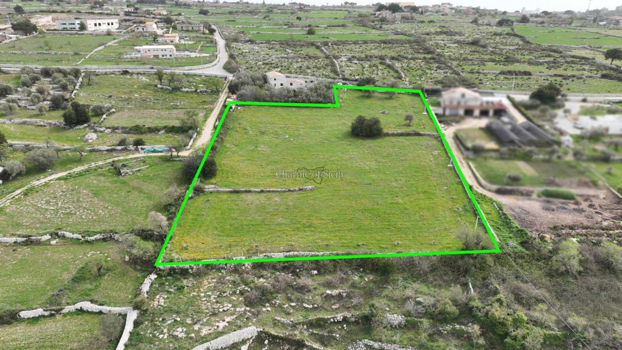 Terreno en Modica, Italy 11060 m² No. 233860