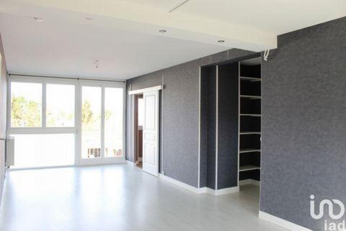 3 bedrooms Condo in Reims, France No. 35602