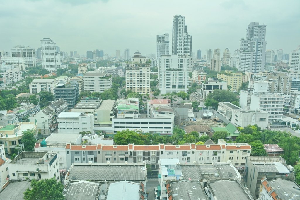 3 bedrooms Condo in Bangkok, Thailand No. 7598