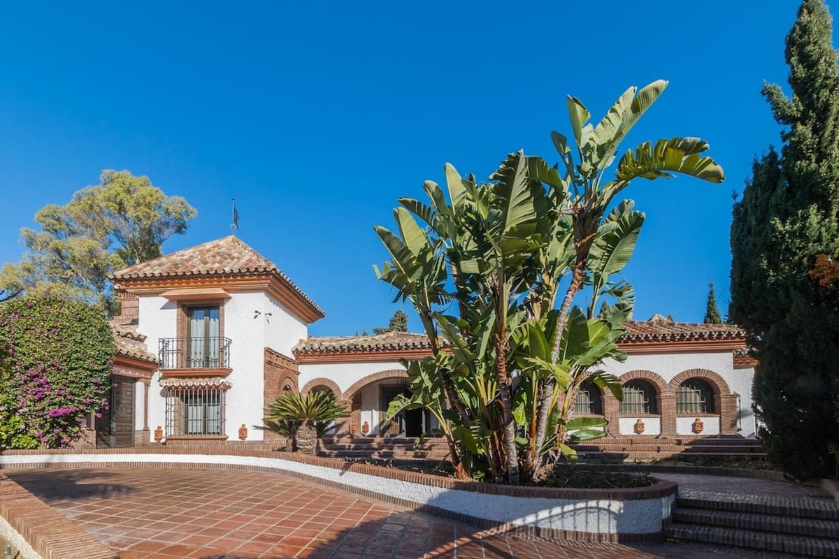 4 bedrooms Villa in Marbella, Spain No. 52953