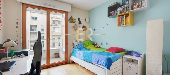3 bedrooms Apartment in Paris, France No. 164420 9