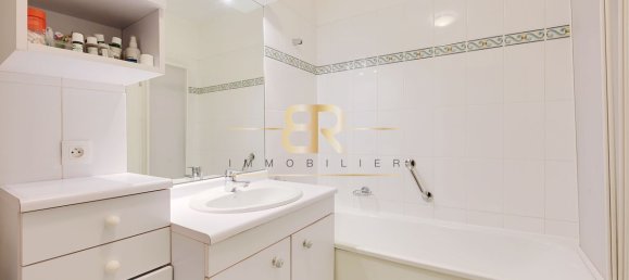 3 bedrooms Apartment in Paris, France No. 164420 10