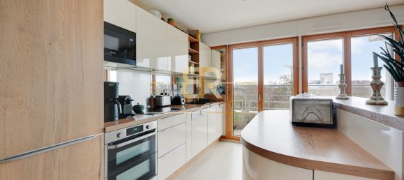 3 bedrooms Apartment in Paris, France No. 164420 5