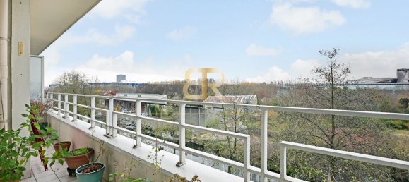 3 bedrooms Apartment in Paris, France No. 164420 2