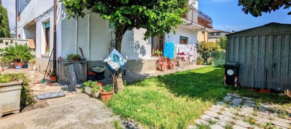 6 rooms Villa in Carrara, Italy No. 45692 45