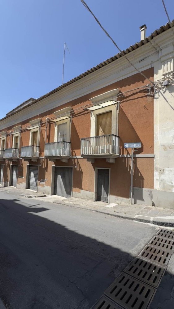 Gebäude in Scordia, Italy 355m², Nr. 284310