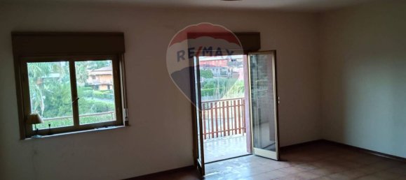 5 rooms Apartment in Giarre, Italy No. 266279 5