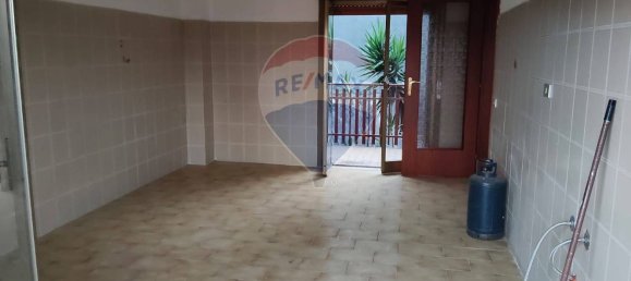 5 rooms Apartment in Giarre, Italy No. 266279 4
