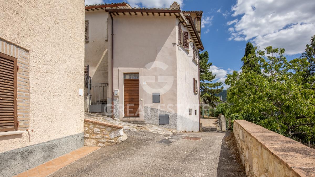 Квартира с 2 спальнями в Сполето, Италия № 291783