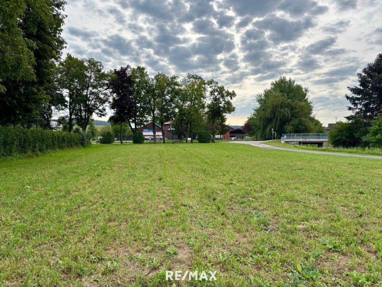 Grundstück in Großrußbach, Austria 954m², Nr. 230955