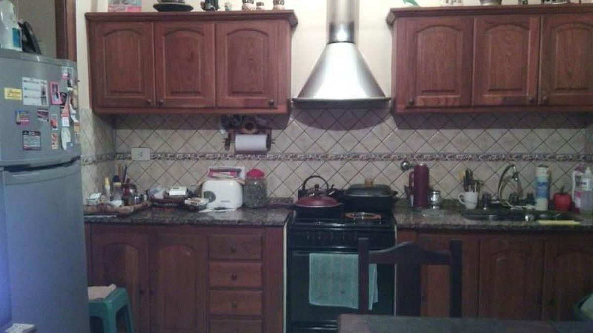 2 bedrooms House in Tres de Febrero, Argentina No. 51704