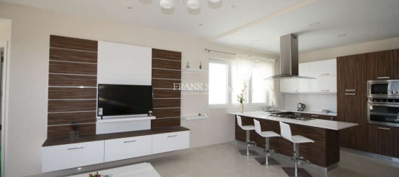 2 bedrooms Penthouse in Mgarr, Malta No. 10776 3