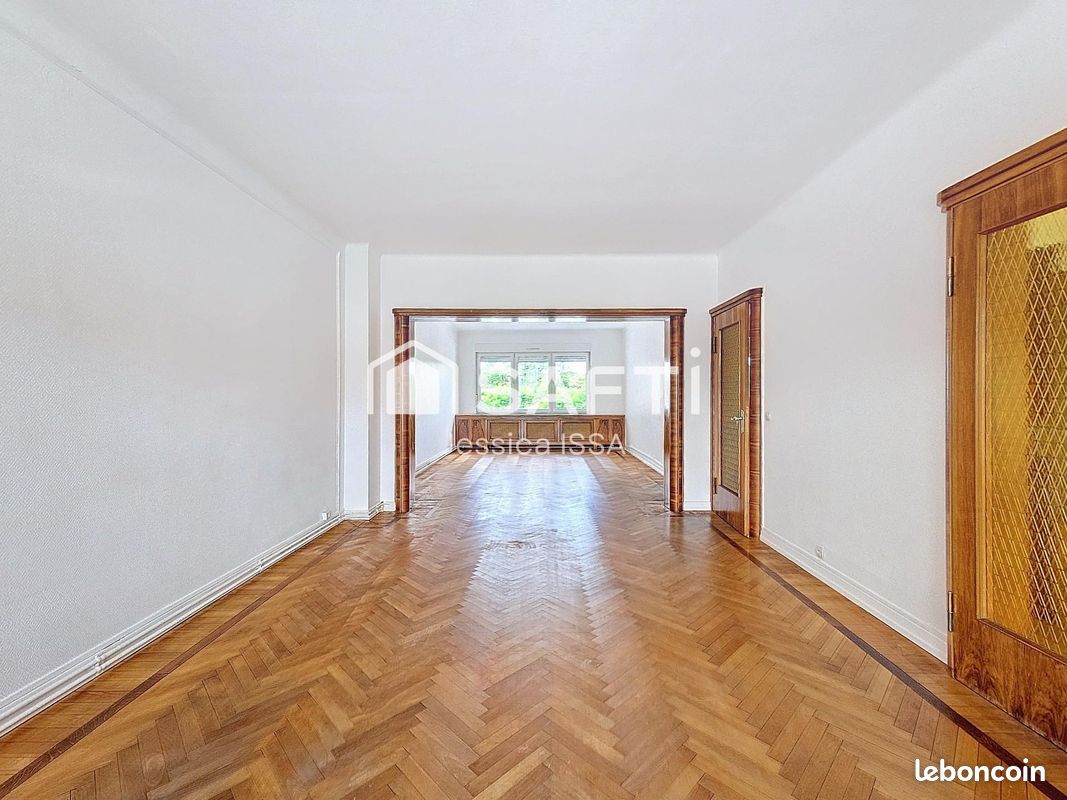 Apartamento de 3 dormitorios en Forbach, France No. 153835