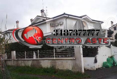 Villa de 5 dormitorios en Fiumicino, Italy No. 317285