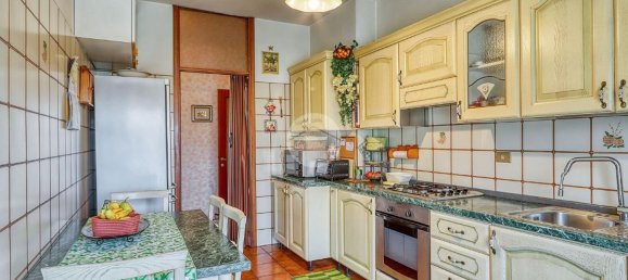 4-salle Appartement à Busto Arsizio, Italy No. 218209 4