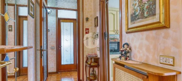 4-salle Appartement à Busto Arsizio, Italy No. 218209 8