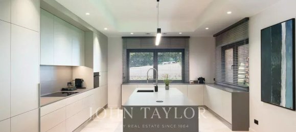 6 bedrooms Villa in La Colle-sur-Loup, France No. 349440 9