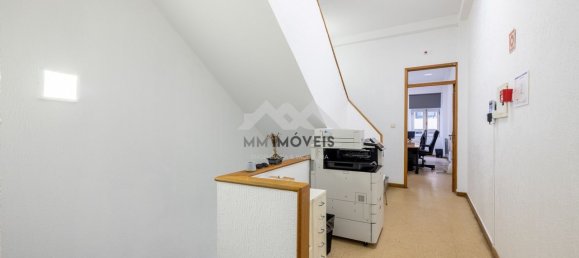 9 bedrooms Building in Porto, Portugal No. 145277 19