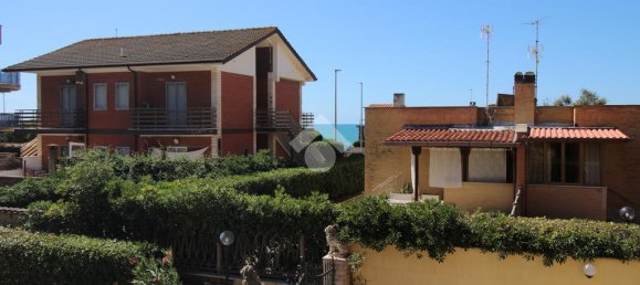 Квартира с 3 спальнями в Помеция, Италия № 359949 38