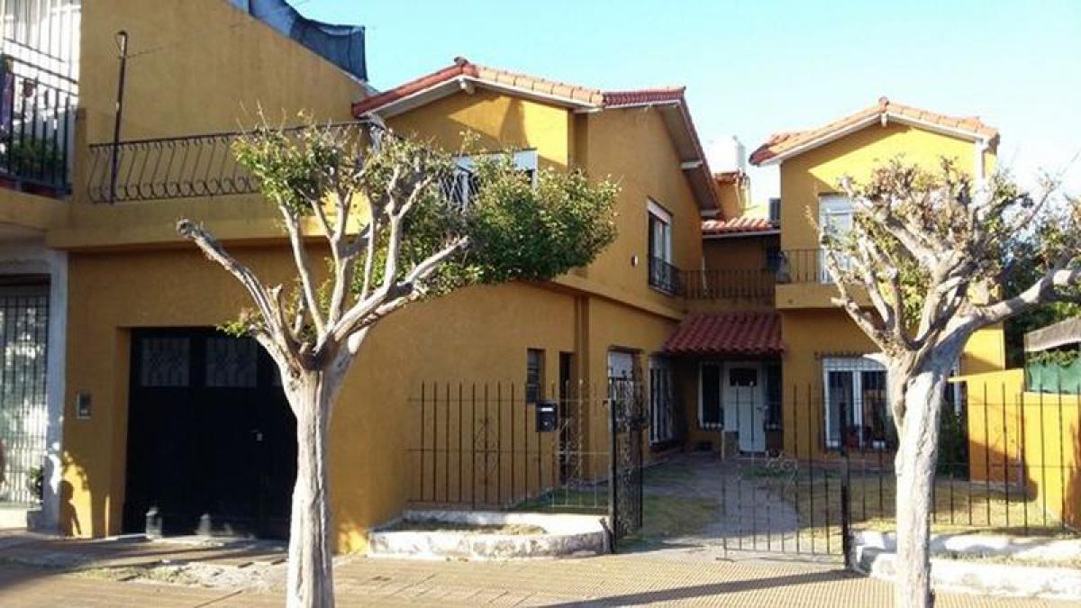 4 bedrooms House in Moron, Argentina No. 64597
