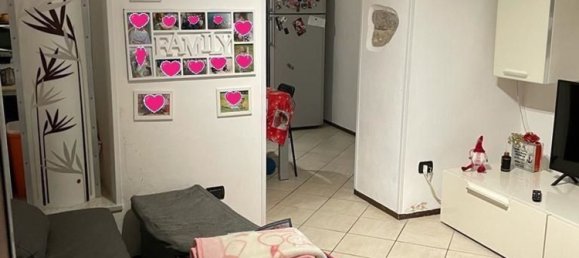 4 rooms House in Carrara, Italy No. 48136 8